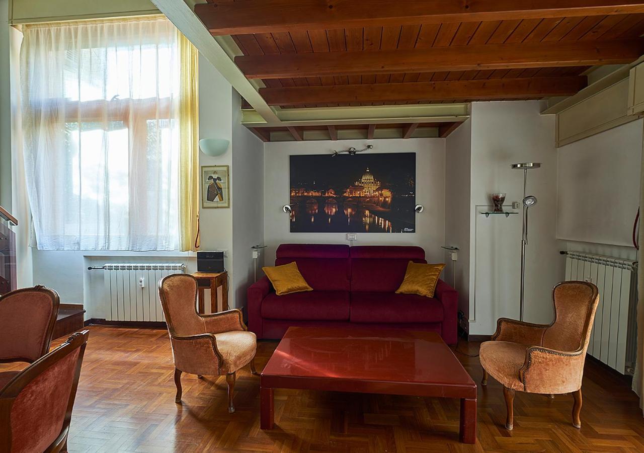 Crimson Apartment *